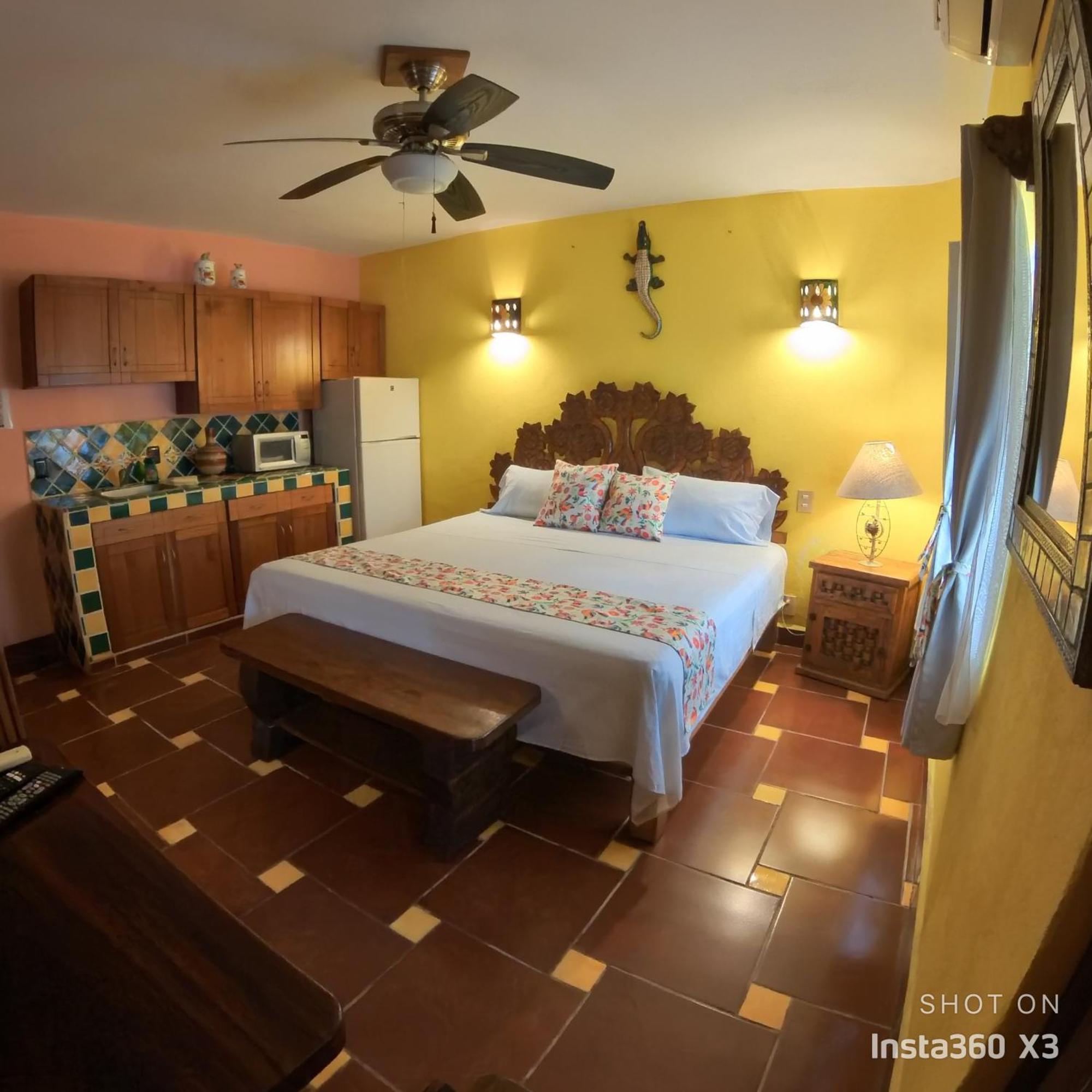 Casa Virgilios B&B Nuevo Vallarta Room photo